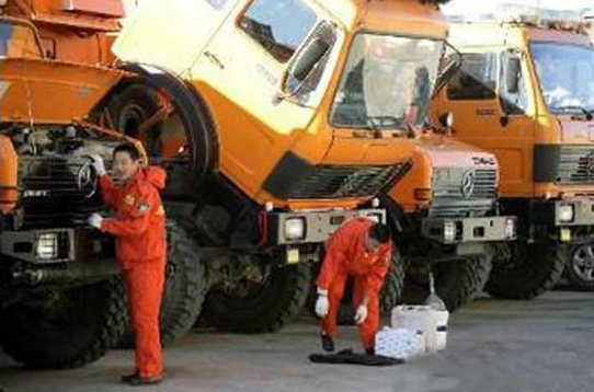 Search radar truck for re-entry module of Shenzhou spaceship